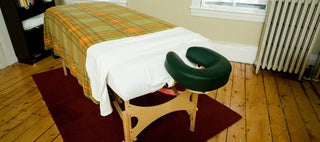 Foldable Massage Table with Wooden Feet for Convenience